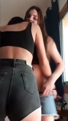 Hot Russians In Shorts Teasing On Periscope - Russia on freereelz.com