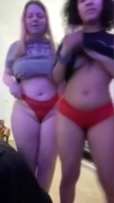 Thick American Babes Showing Tits On Periscope - Usa on freereelz.com