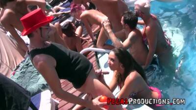 Hoge-ass Poolparty Orgy From The Before Times - France on freereelz.com