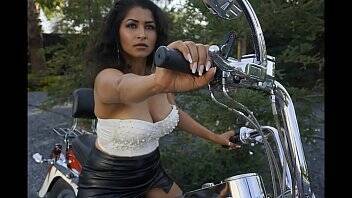 Sexy Bhabi gets naked on Bike - Maya on freereelz.com