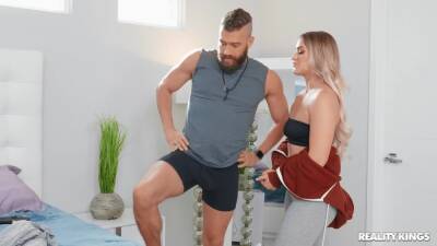 Deep vaginal makes sporty blonde crave for more on freereelz.com