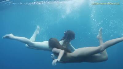 Girls On Tenerife Underwater Lesbians - Russia on freereelz.com