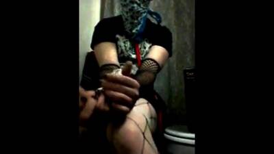 Self bondage for goth boy on freereelz.com