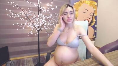 Pregnant blonde on cam earning pocket money on freereelz.com