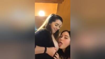 Kissing Each Others Tits on freereelz.com