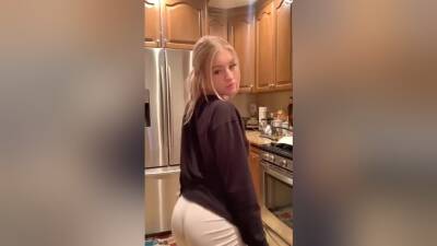 Hot Blonde Jiggling Her Ass In The Kitchen on freereelz.com