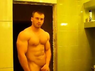 RUSSIAN BODYBUILDER STRIP AND CUM - Russia on freereelz.com