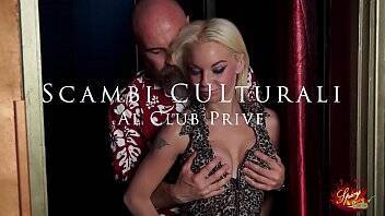 Alessia di Pesaro si fa inculare in un club privè -trailer- on freereelz.com