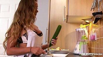 Busty seduction in kitchen makes Amanda Rendall fill her pink with veggies on freereelz.com