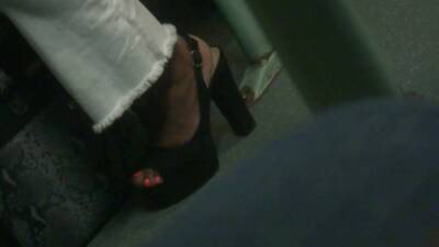 Hot Ebony Feet In Slingback High Heels on freereelz.com