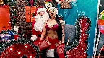 Sexy milf exhibicionista celebrando navidad en publico - Mexico on freereelz.com