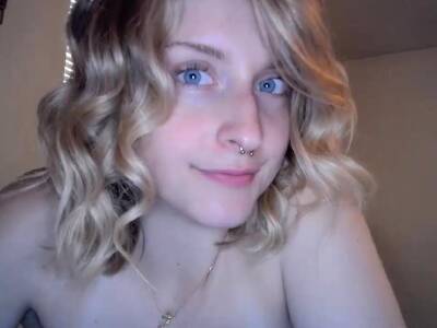 Blonde solo jerking off on freereelz.com