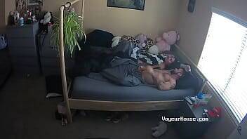 Voyeur couple wake up and fuck on freereelz.com