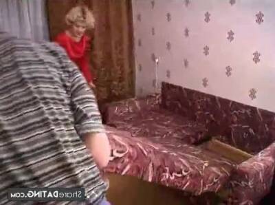 Russian mature mom and a friend of her son! Amateur! - Russia on freereelz.com