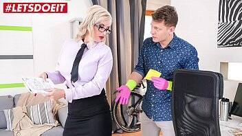 Student fucks his horny teacher hardcore (Jarushka Ross) on freereelz.com