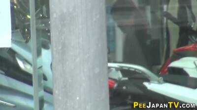 Japanese slut urinating in the rain - Japan on freereelz.com