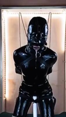 Latex slut solo anal masturbation on freereelz.com