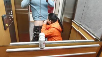 Public Blowjob In The Elevator With Hot Girl on freereelz.com