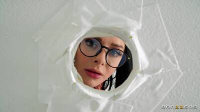 Tight woman tries gloryhole perversions on cam on freereelz.com