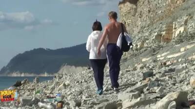 Russian couples sex at the real really hot beach - Russia on freereelz.com