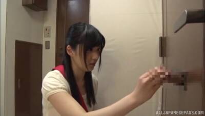 Dashing glory hole shows Japanese teen working her magic - Japan on freereelz.com