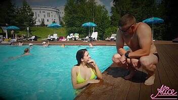 I met a Sexy Girl in the Pool and Passionate Fucking - Cum in Mouth on freereelz.com