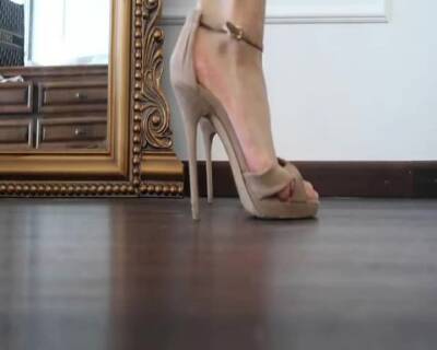 FEMDOM FEET IN HIGH HEELS on freereelz.com