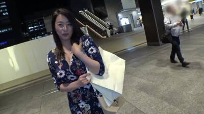 She came in clothes with full cleavage - Japan on freereelz.com