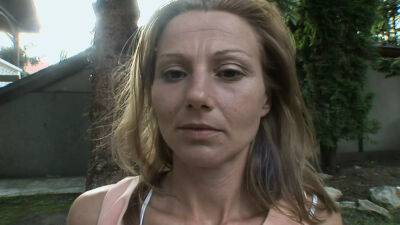 Notgeile Milf laesst sich im Freien vom gaertner ficken saugt Ihn leer on freereelz.com