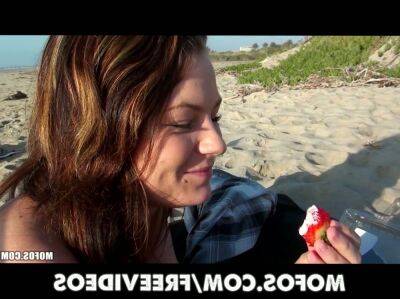 Beautiful brunette amateur sucks and fucks at the beach on freereelz.com