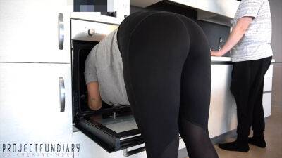 Girl in yoga leggings stuck in oven - projectsexdiary on freereelz.com