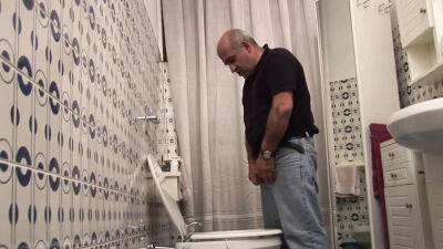 My Stepdaughter in the shower is hot! on freereelz.com