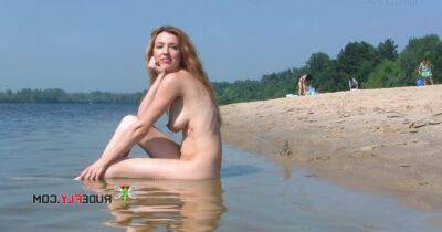 Nude beach girl has such a hot body and such a sexy little ass on freereelz.com