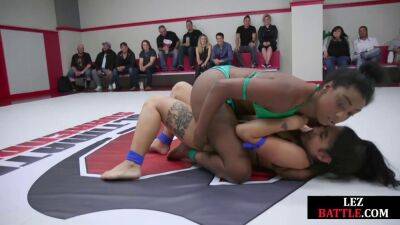 Lez busty wrestler MILFS enjoy public pussyfingering round on freereelz.com