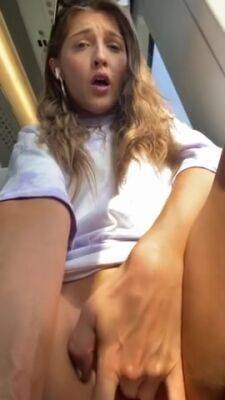 Thot Plays With Herself On Bus on freereelz.com