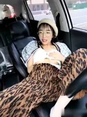 Chinese teen masturbating in her car outdoors in public 0099 - China on freereelz.com