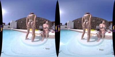 Wet Jo & Tia - Afternoon Sun Outdoors in Pool - Virtual reality POV on freereelz.com