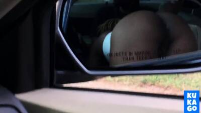 Black slut sucking dick in front seat of car on freereelz.com