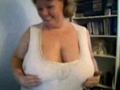 Mature Nancy playing with her boobs on webcam on freereelz.com