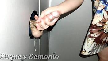 WALKING 4 UNKNOWN COCKS IN A GLORYHOLE. Www.pequeydemonio.com on freereelz.com