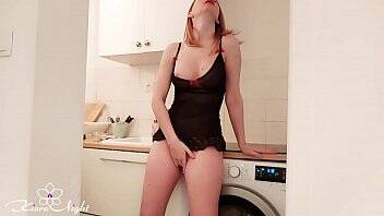 Busty Babe Masturbate Pussy and Intensive Orgasm in the Kitchen on freereelz.com