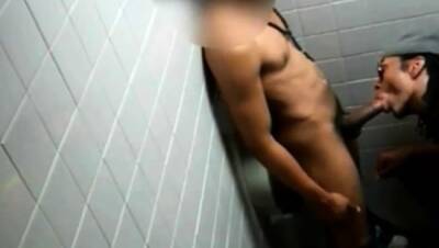 Black fucking in the bathroom on freereelz.com