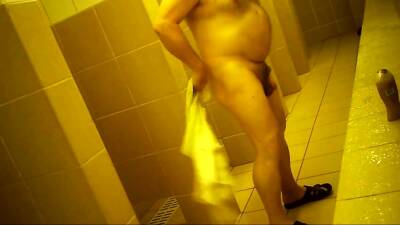 Naked men in public pool shower on freereelz.com