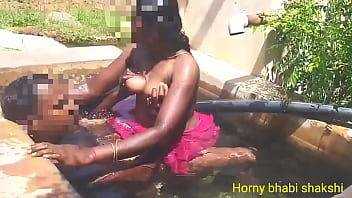 Tamil aunty bathing and fucking with uncle - India on freereelz.com