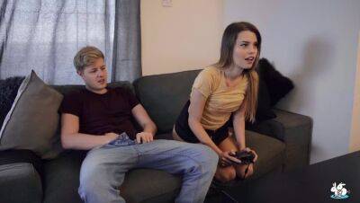 Cute Gamer Girl Gets Creampied By Her Boyfriend on freereelz.com