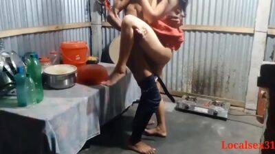 Indian Village Bhabhi Sex In Red Saree - India on freereelz.com