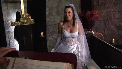 Big booty bride fucks on her wedding day like a slut on freereelz.com