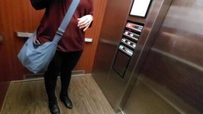 Cuckold - Wife meets with new bull in hotel, goes bareback on freereelz.com