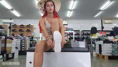 No panties upskirt in a shoe store on freereelz.com