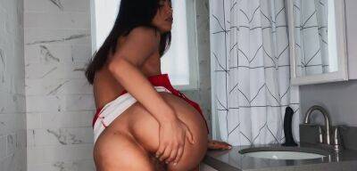 Huge Butt And Long Haired Hourglass Body Latina Teen Masturbates For You! on freereelz.com